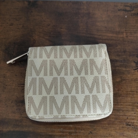 Elegant Beige Monogram Wallet - Picture 3 of 5